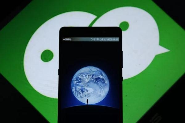 犯罪分子利用微信群控设备,以美女诱惑加好友,向用户索要红包,推荐股票,销售色情视频等骗钱